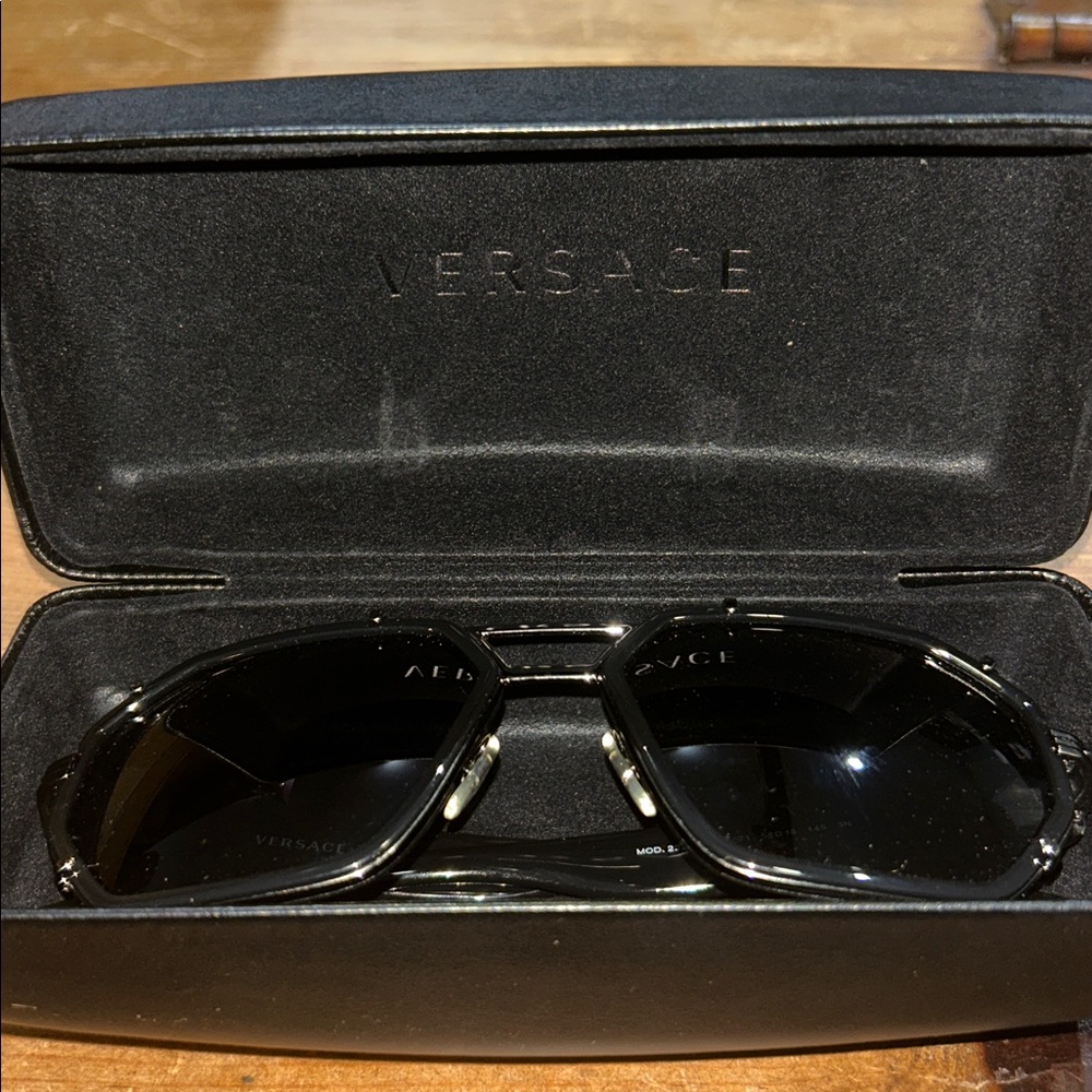 Authentic Versace MOD2228 Medusa Geometric Sunglasses Black Italy LuxuryDesigner - Picture 8 of 9